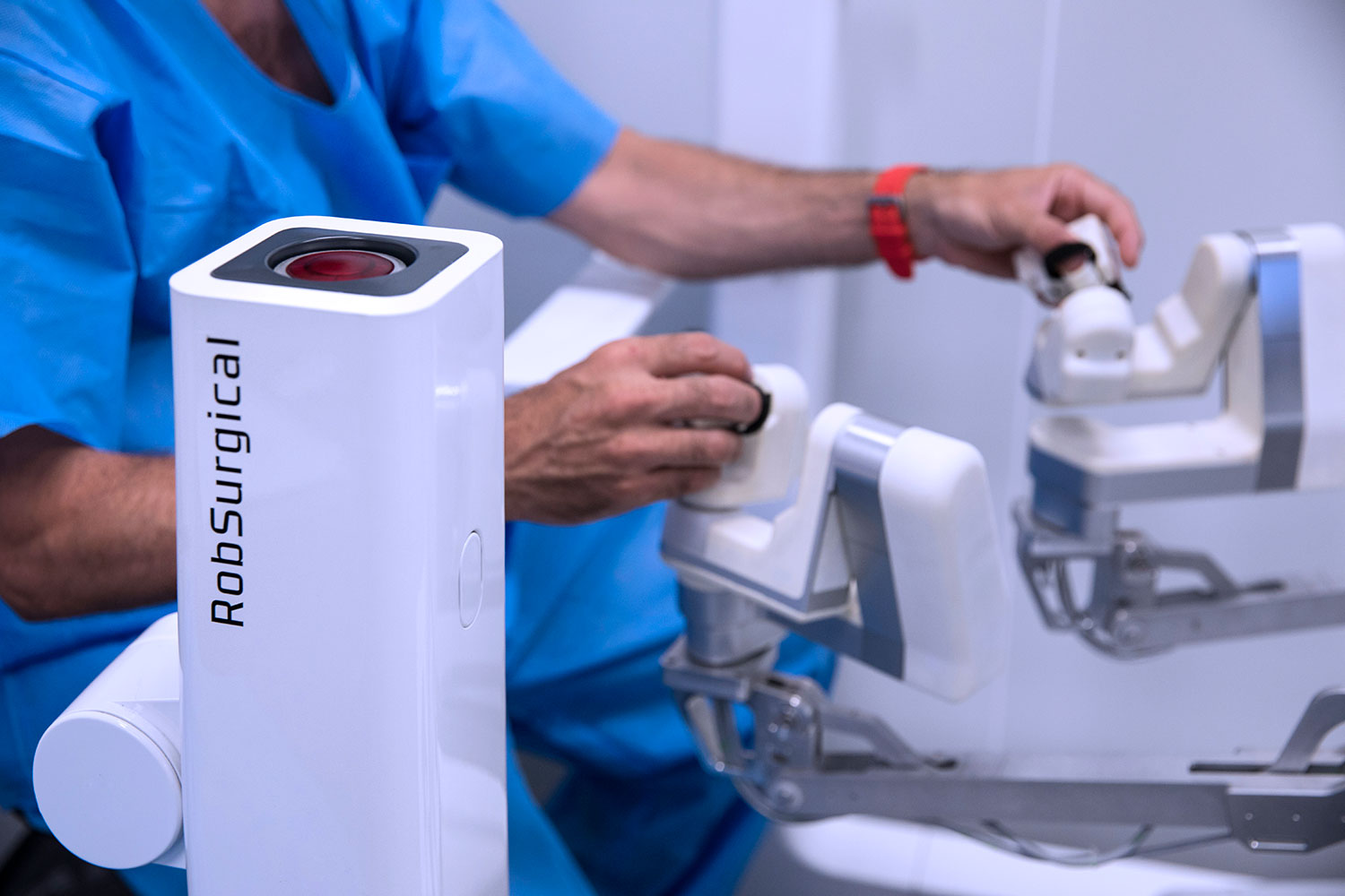 robot quirúrgic Bitrack System Rob Surgical