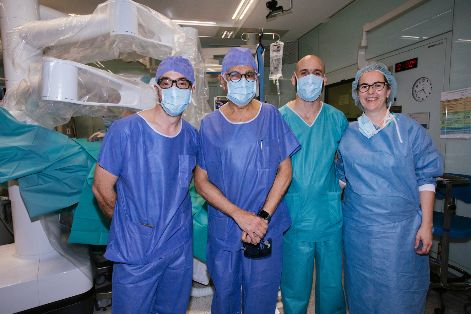 Jaume Amat, CEO Rob Surgical; Manel Balcells, Very Honorable Minister of Health; Lluís Perí and Mireia Musquera, surgeons at the Urology Service at the Hospital Clínic de Barcelona.